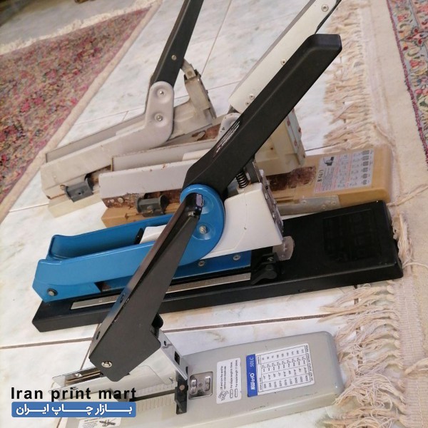 منگنه بزرگ صحافی اسکربا آلمانی ومتوسط کی دبلیو