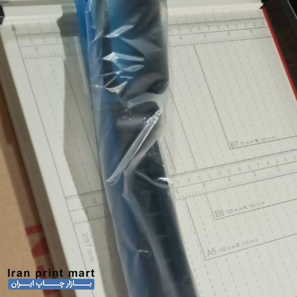 کاتر کاغذ . برش کاغذ