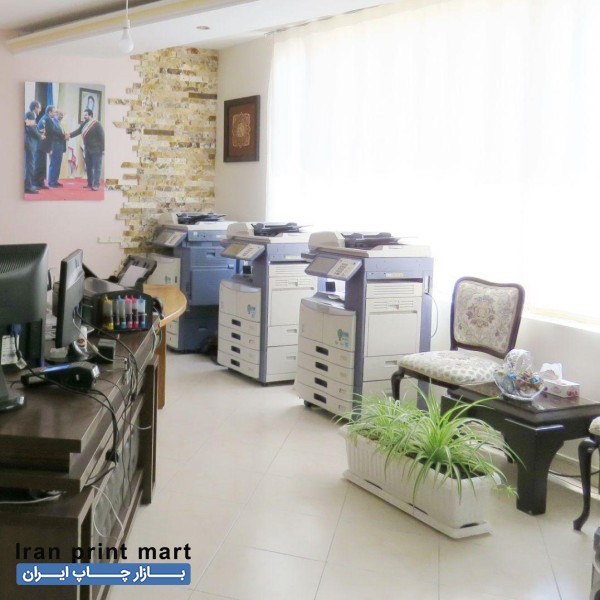 همکار خانم انتشارات دانشجویی معتبر چاپ و صحافی