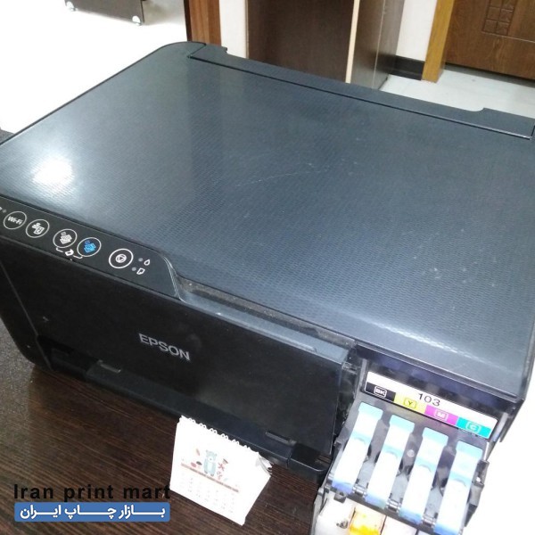 همکار خانم در زمینه چاپ خوراکی شراکتی