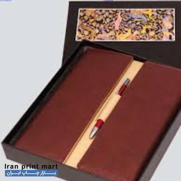 استخدام خانم در کارگاه صحافی