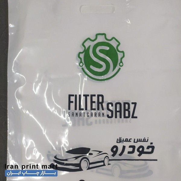 نیرو کار در کارگاه چاپ سیلک اسکرین