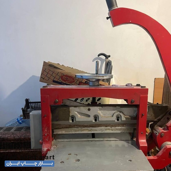 دستگاه برش کاغذ (گیوتین)