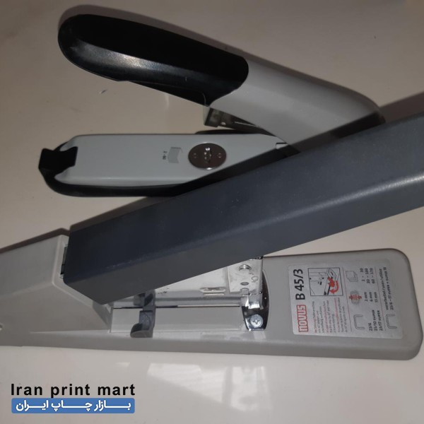 منگنه کوب وسط زن