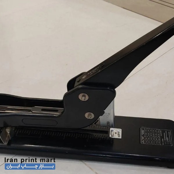 دستگاه منگنه وسط زن کانگورو