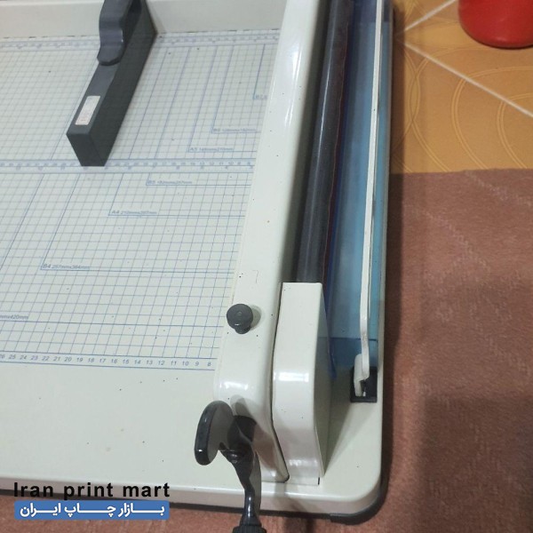 دستگاه برش کاغذ تا ۵۰۰‌برگ دستی