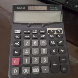 ماشین حساب کاسیو در حد نو