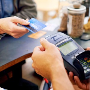 چگونه مشتری را قانع کنیم؟ ۱۵ قدم برای متقاعدسازی مشتری