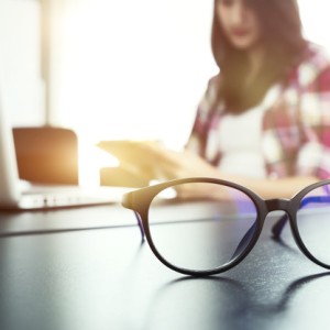 جلوگیری از خستگی چشم هنگام کار با کامپیوتر با روشی معجزه آسا