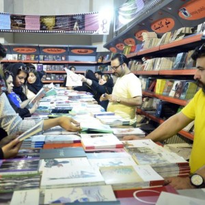 از هر چه بگذریم سخن کاغذ خوشتر است