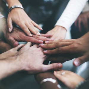 همکاری در فروش و نگاهی به دیدگا‌ه‌های موافق و مخالف آن