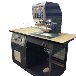 دستگاه پرس فرکانسی PVC