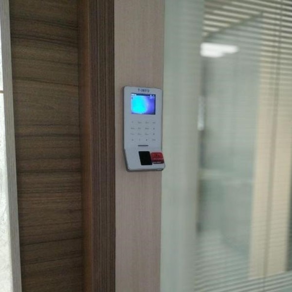 فروش دستگاه حضور و غیاب گیت کنترل تردد باشگاهی مشهد