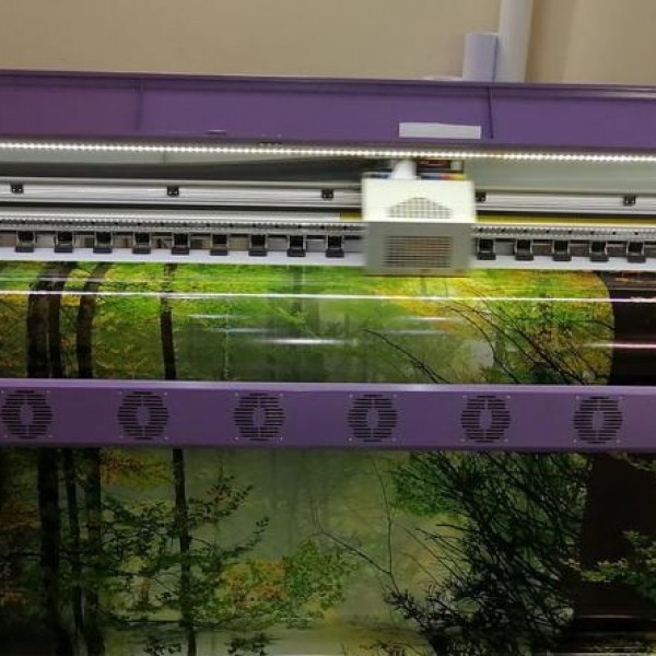 خدمات چاپ بنر فلکس استیکر مش کاغذدیواری پوستری اصفهان