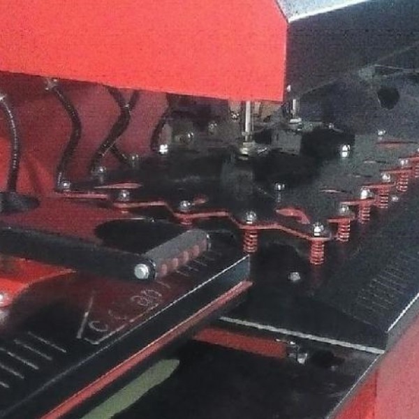 فروش دستگاه پرس حرارتی سابلیمیشن.چاپ تیشرت،روسری،لیوان،مشهد