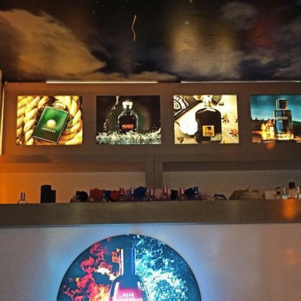 خدمات تابلو چلنیوم و نئون چاپ ،بنر ،استیکر،مش،فلکس مشهد