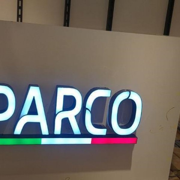 خدمات  چاپ بنر/تابلو ساز/لایت باکس/فوم برد/پودیوم شیراز