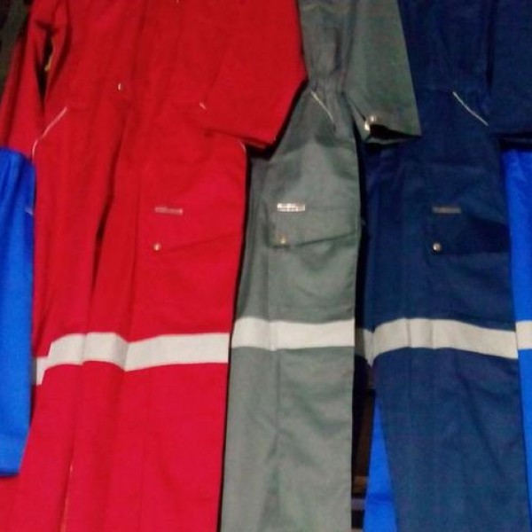 خدمات چاپ انواع لباس کار .تولید و چاپ مشهد