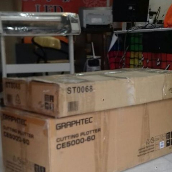 فروش دستگاه کاترپلاتر برش شبرنگ میماکی گرافتک رولند تهران