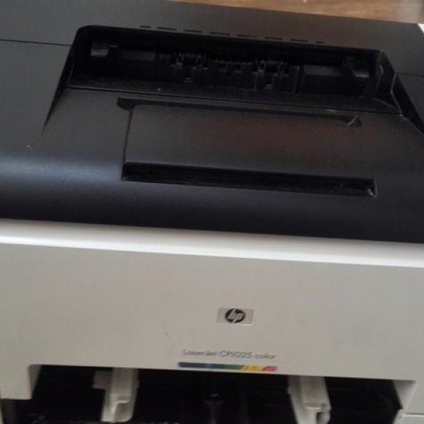 فروش دستگاه پرینتر رنگی لیزری hp cp1025