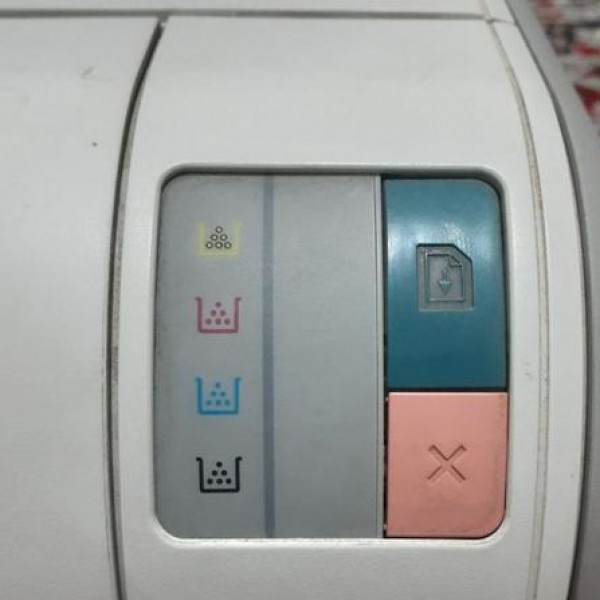 دستگاه پرینتر لیزری رنگی مدل ۱۲۱۵ اچ پی