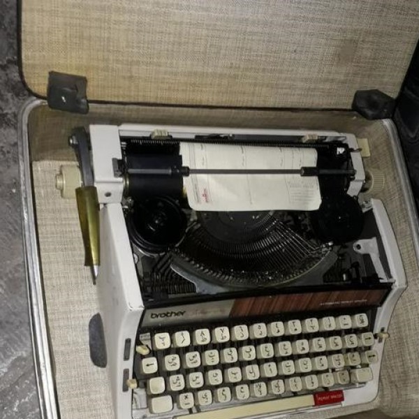 دستگاه  ماشین تایپ