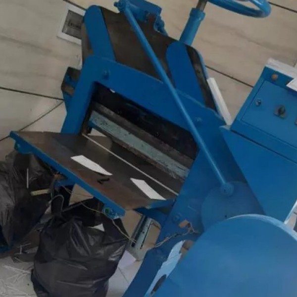 دستگاه برش کاغذ