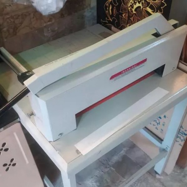 دستگاه برش دستی کاغذ