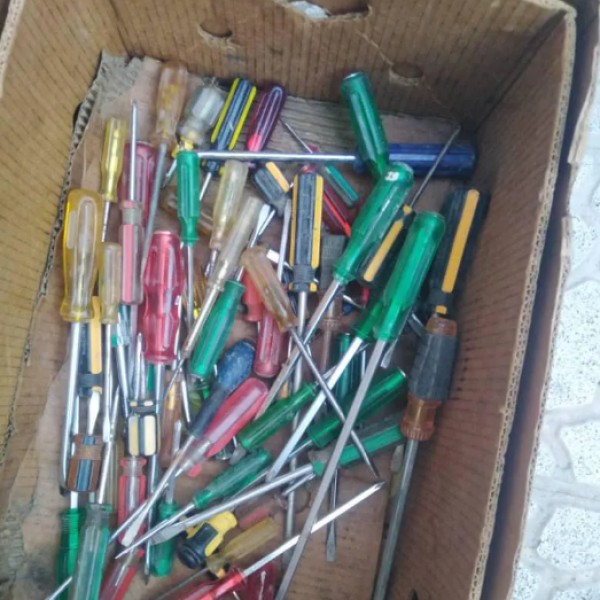 فروش ابزار آلات انواع اچار و پیچ گوشتی و... بیرجند