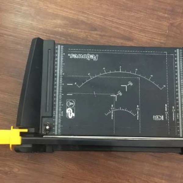 کاتر دستی کاغذ اصفهان