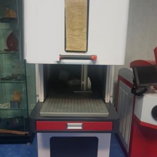 فروش دستگاه لیزر فایبر حکاکی و برش فلزات