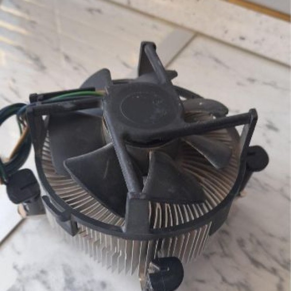 فن خنک کننده کامپیوتر سنندج