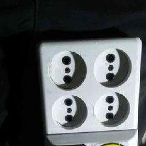 8 عدد سه راهی برق تهران