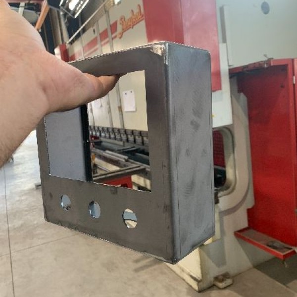 ارائه خدمات لیزر برش و خم کاری