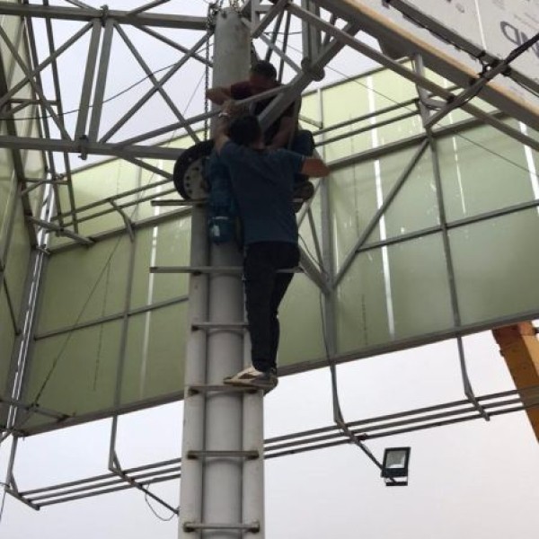 تابلوسازی و تبلیغات محیطی کرشمه همدان