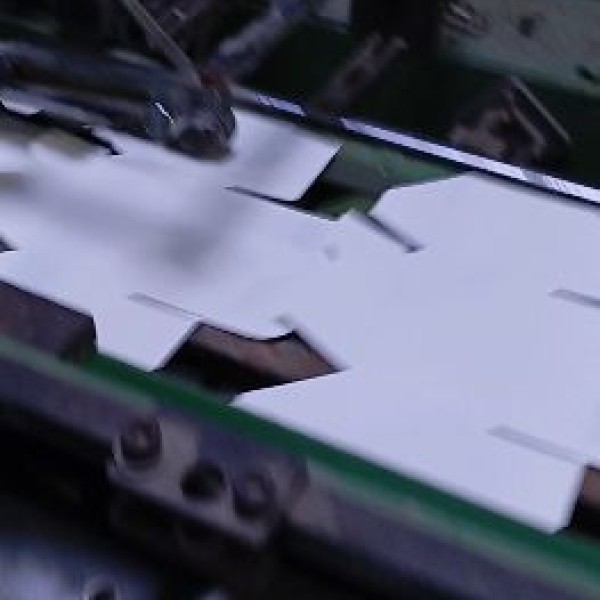 جعبه چسبانی یاگنبرگ لاکباتم