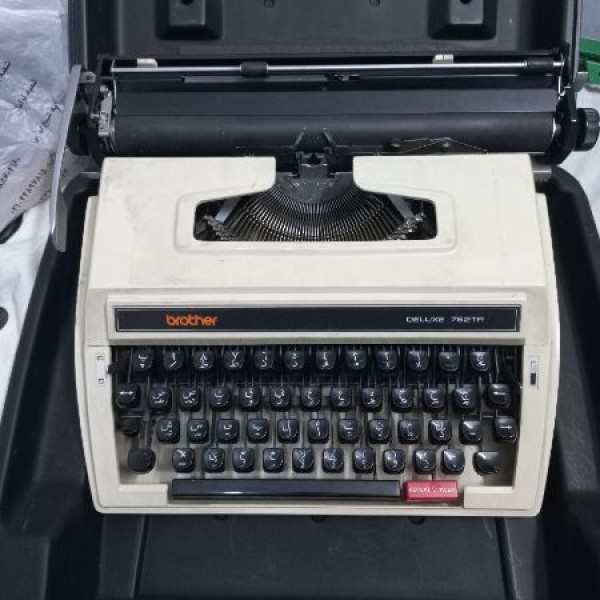 دو عدد دستگاه تایپوگرافی