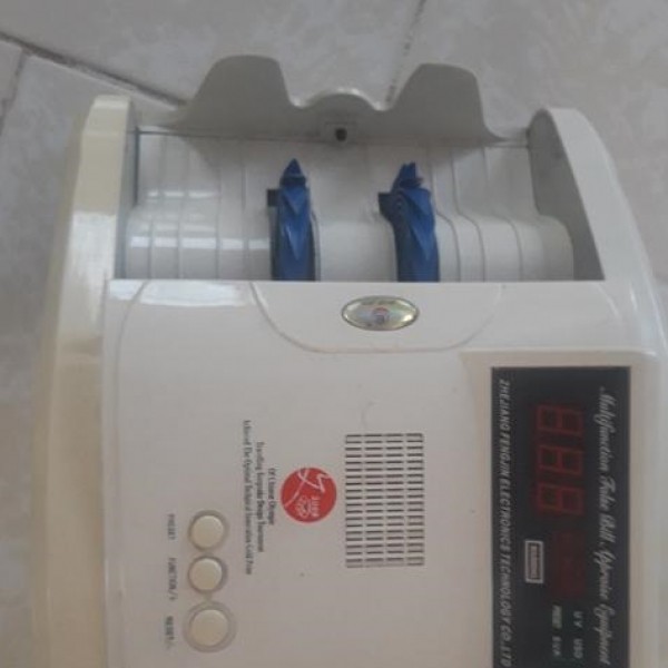 فروش دستگاه پول شمار خارجی با قابلیت تشخیص پول تقلبی تبریز