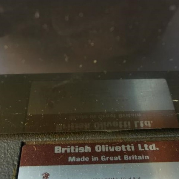 فروش دستگاه تایپ (ماشین تایپ) olivetti LINEA 98 سالم تهران