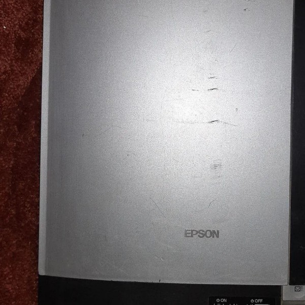 اسکنر حرفه ای اپسون v200 کرج