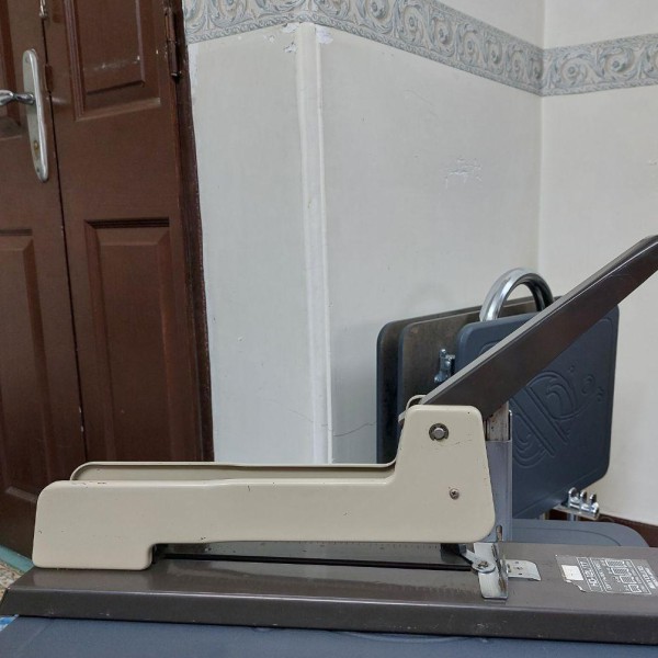 دستگاه منگنه وسط زن مکس ژاپن اصل