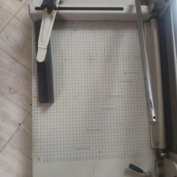 دستگاه برش کاغذ ( کاتر )