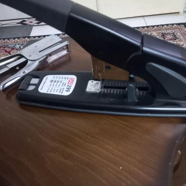 دستگاه منگنه