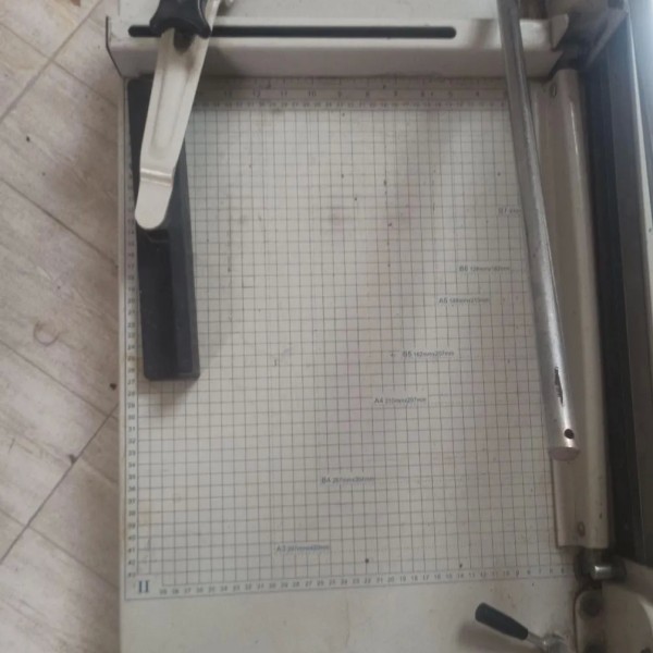 دستگاه برش کاغذ ( کاتر )