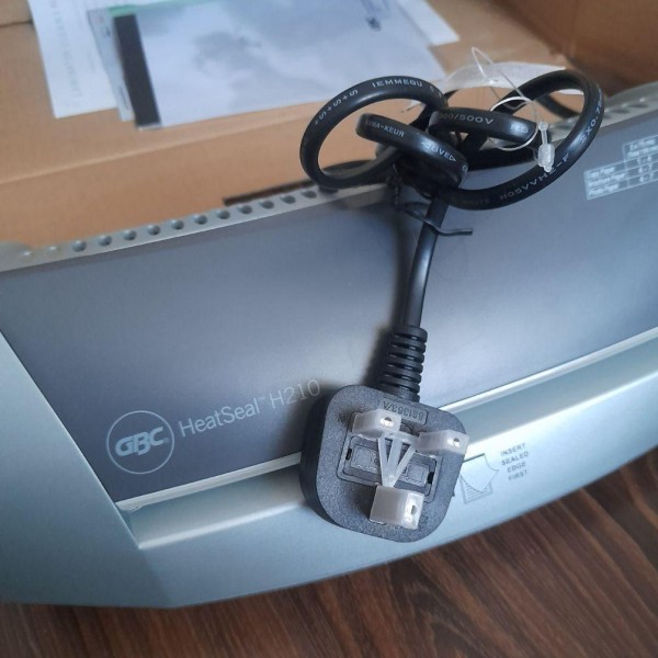 دستگاه پرس کارت و لمینت جی بی سی gbc heatseal h210